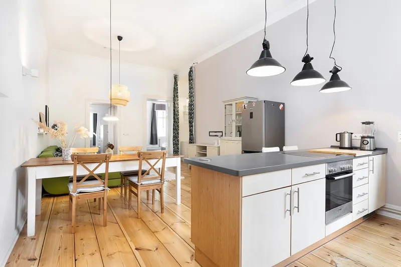 Altbauwohnung im Kollwitzkiez: 3 Zimmer (befristet) — photo 1
